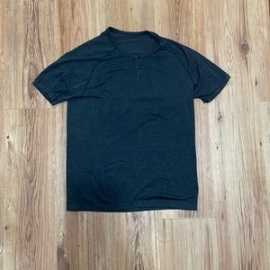 Black Men’s lululemon Medium Metal Vent Tech Henley Short Sleeve